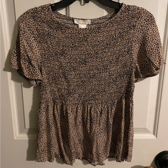 Cheetah Print Top/Blouse Juniors Size Small - Picture 1 of 1